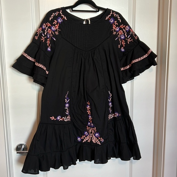 Free People Dresses & Skirts - Free People embroidered dress